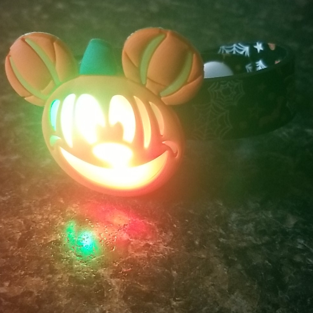 Disney Mickey Pumpkin Halloween light up bracelets - Picture 13 of 16
